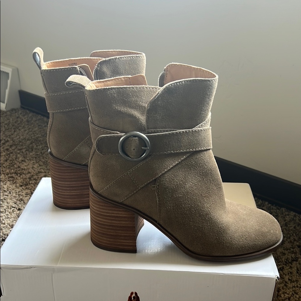 Stylish Tan Ankle Boots for Women